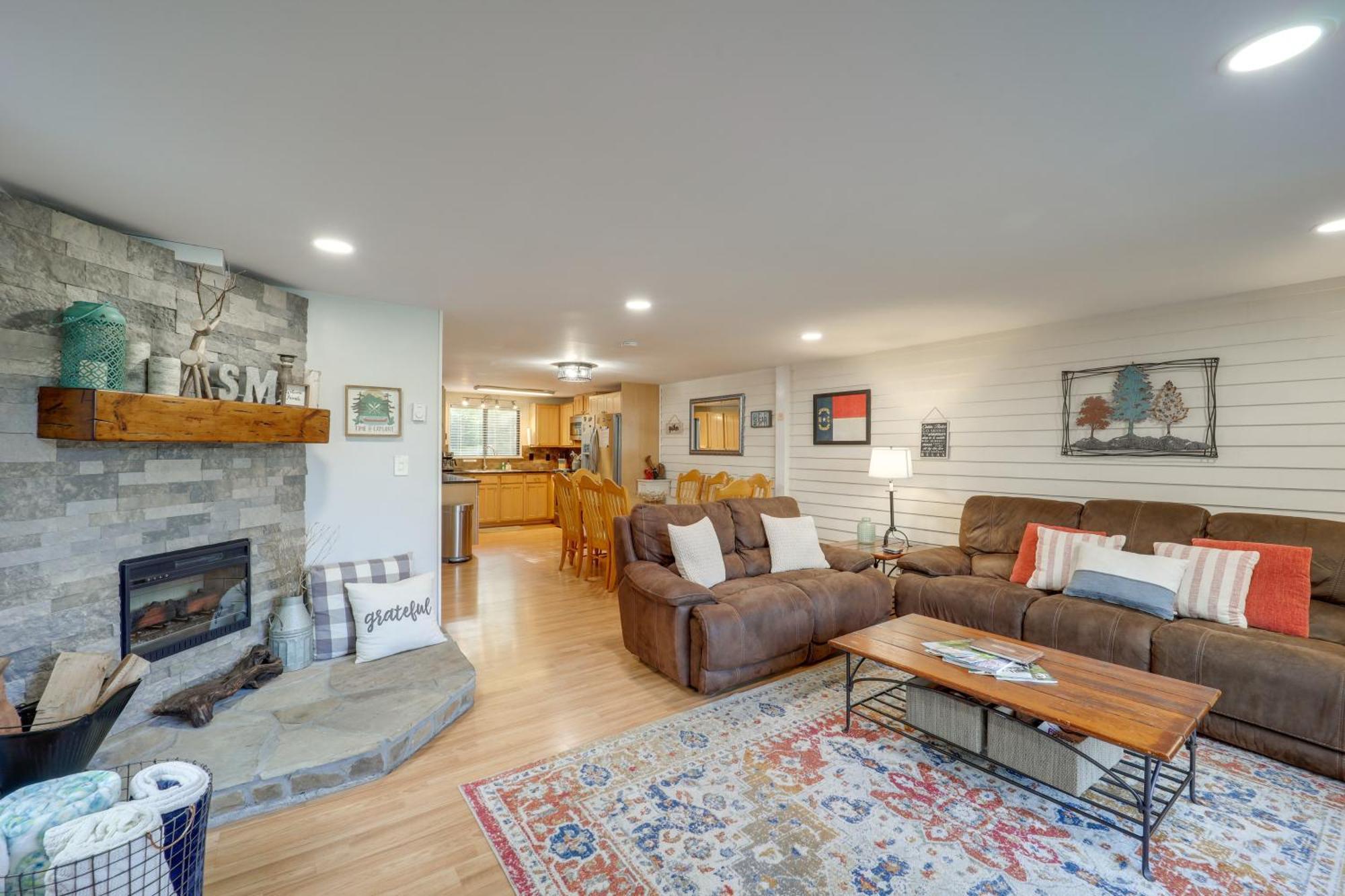 Sugar Mountain Condo With Aandc - Walk To Ski And Golf! Экстерьер фото